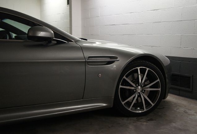 Aston Martin V8 Vantage 2012