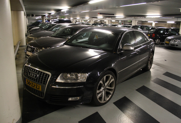 Audi S8 D3