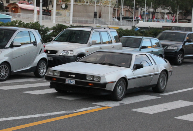 DeLorean DMC-12