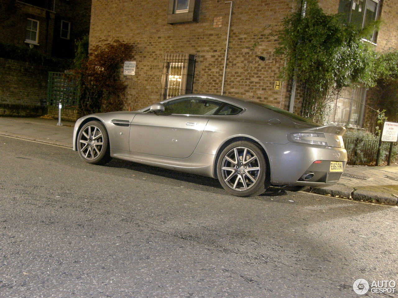 Aston Martin V8 Vantage 2012