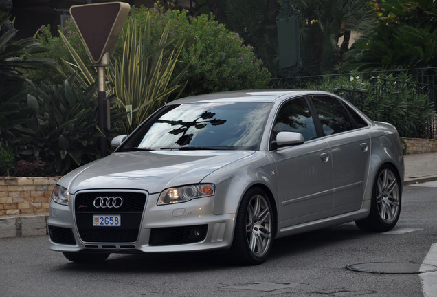 Audi RS4 Sedan