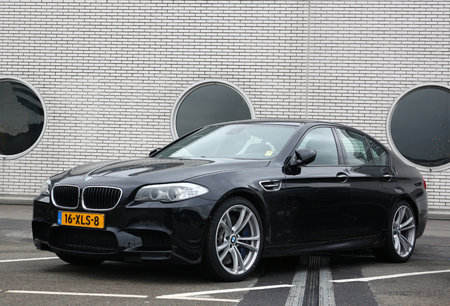 BMW M5 F10 2011