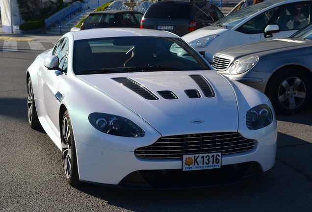 Aston Martin V12 Vantage