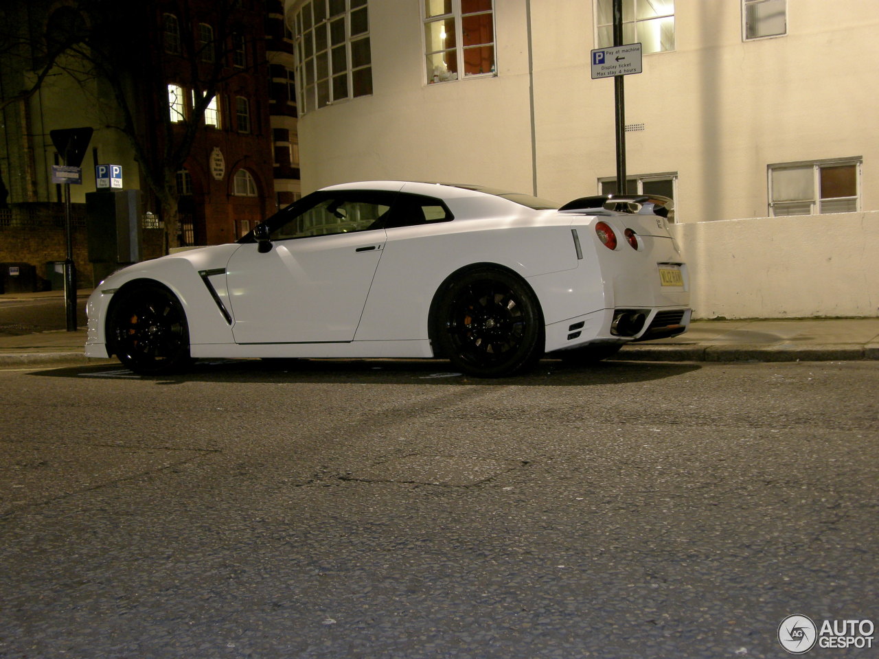 Nissan GT-R 2012