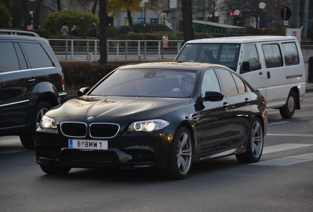 BMW M5 F10 2011