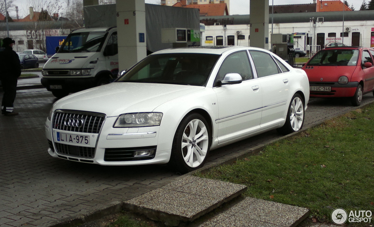 Audi S8 D3