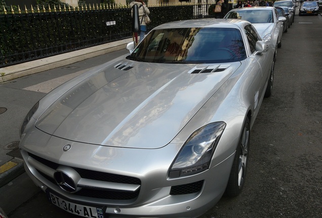 Mercedes-Benz SLS AMG