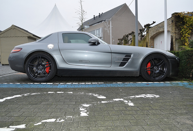 Mercedes-Benz SLS AMG