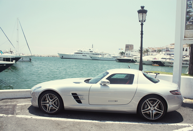 Mercedes-Benz SLS AMG