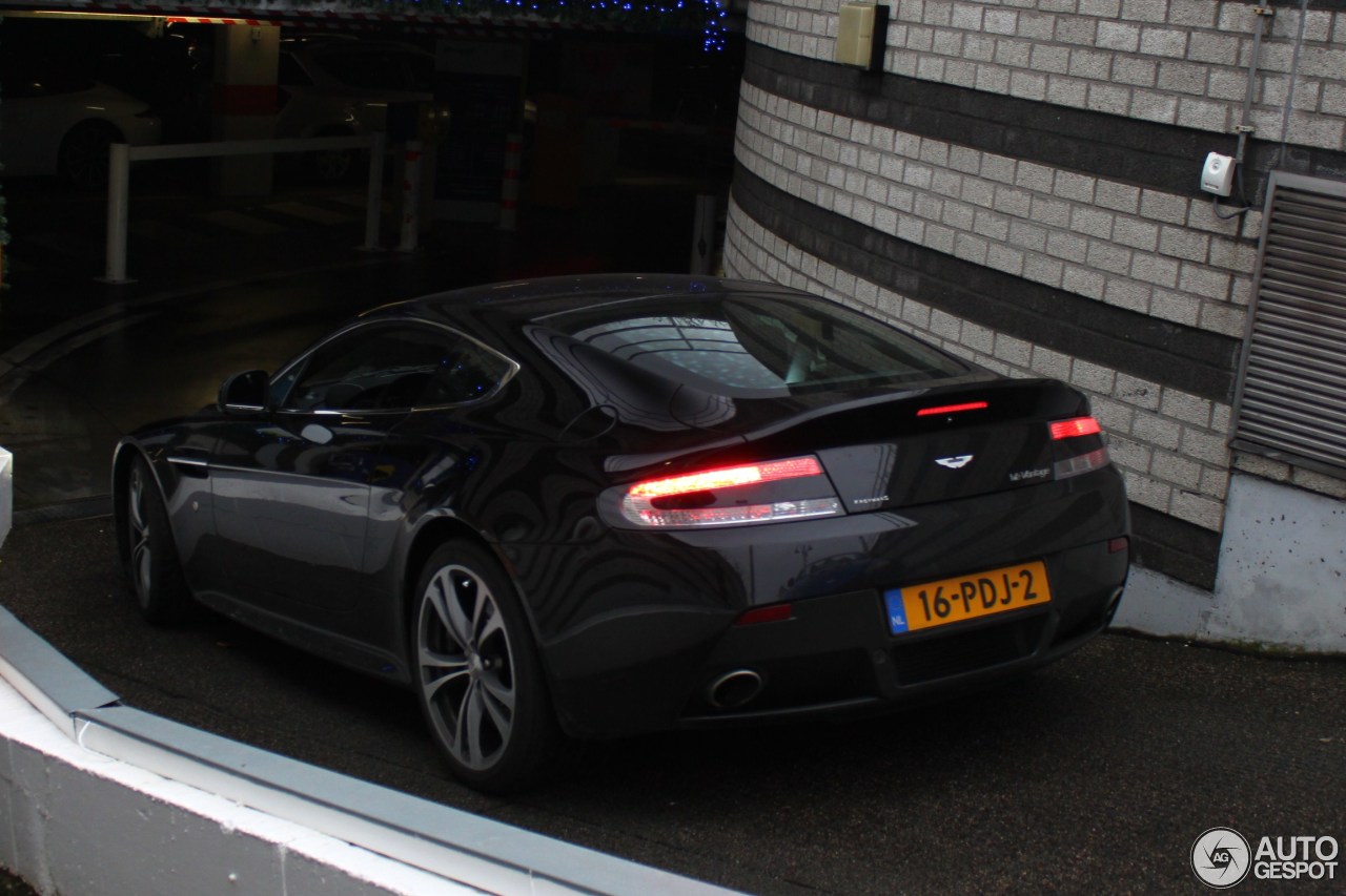 Aston Martin V12 Vantage Carbon Black Edition