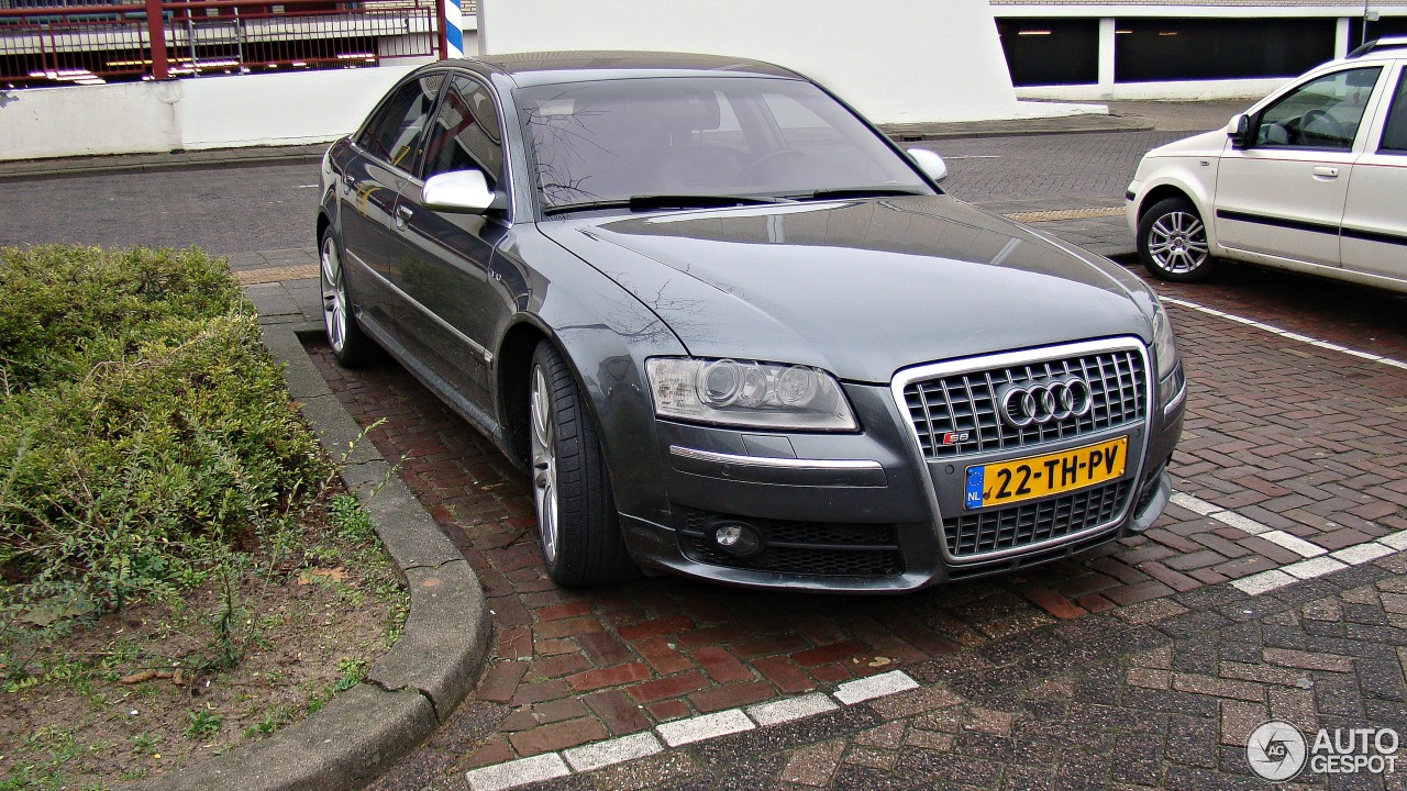 Audi S8 D3