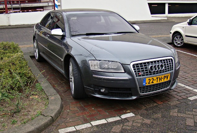 Audi S8 D3