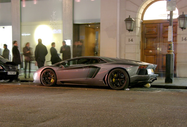 Lamborghini Aventador LP700-4