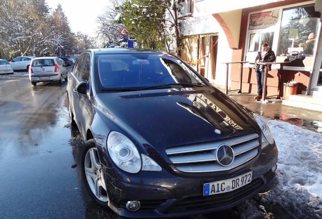 Mercedes-Benz R 63 AMG