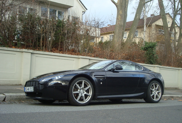 Aston Martin V8 Vantage