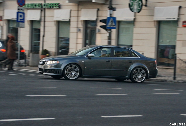 Audi RS4 Sedan