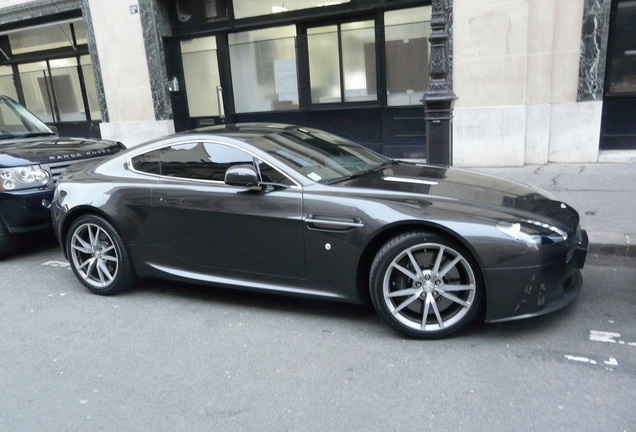 Aston Martin V8 Vantage 2012