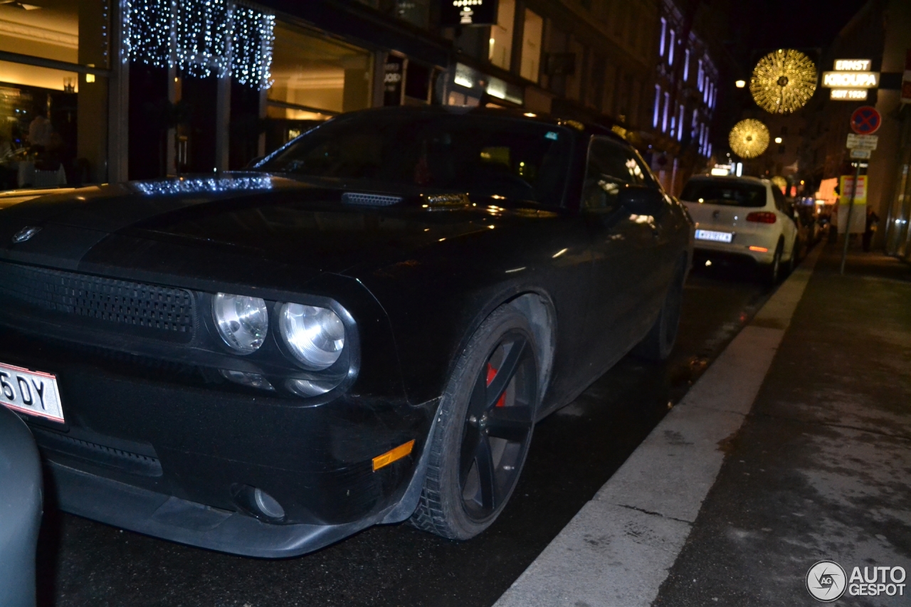 Dodge Challenger SRT-8