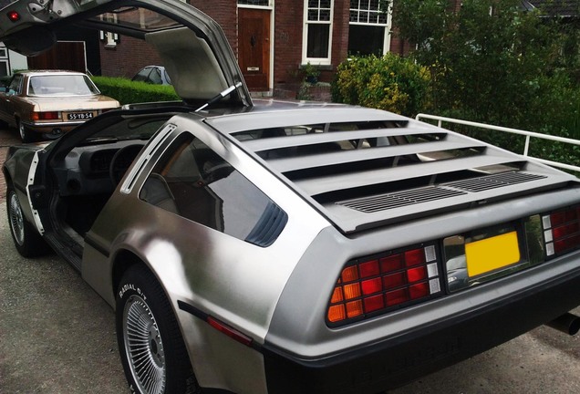 DeLorean DMC-12