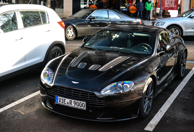 Aston Martin V12 Vantage