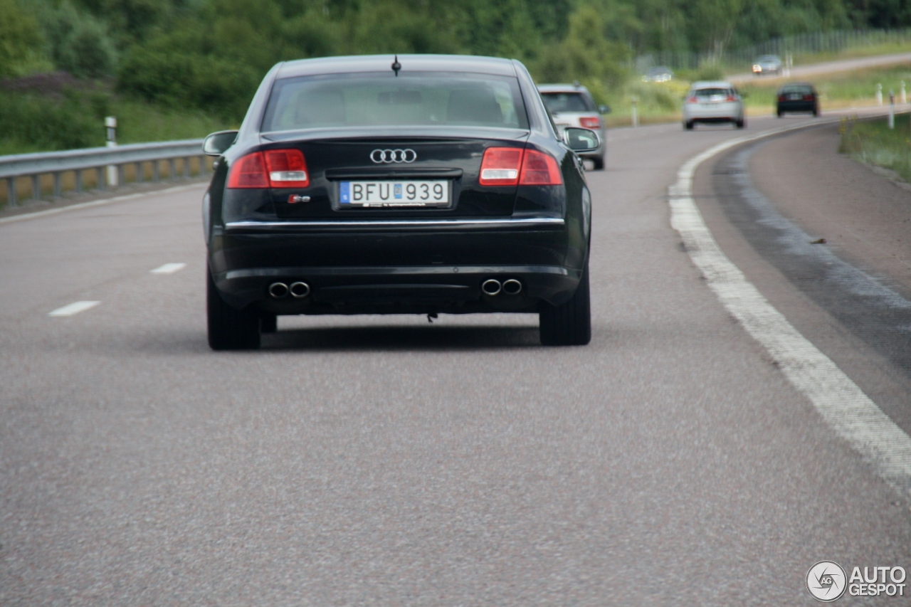 Audi S8 D3