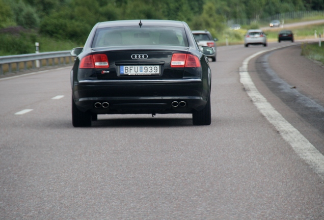 Audi S8 D3