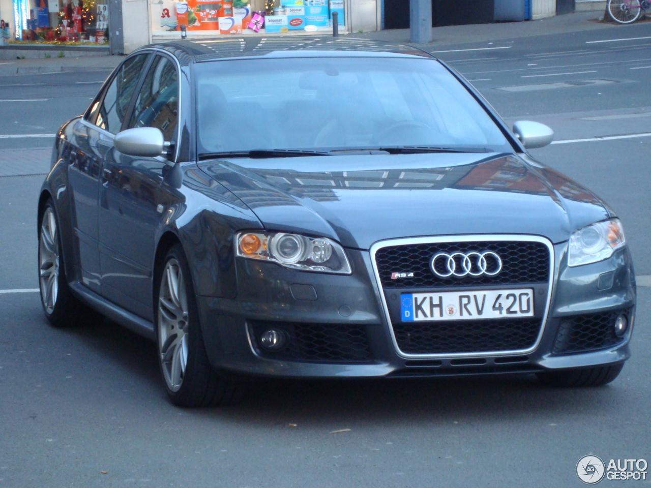 Audi RS4 Sedan