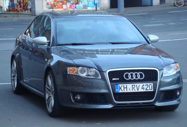 Audi RS4 Sedan