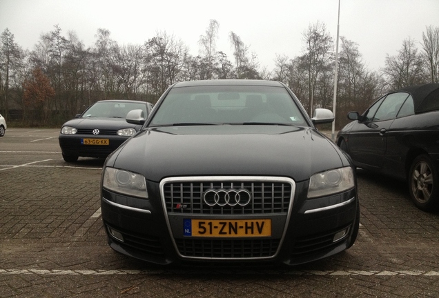 Audi S8 D3