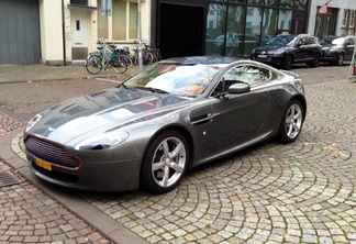 Aston Martin V8 Vantage