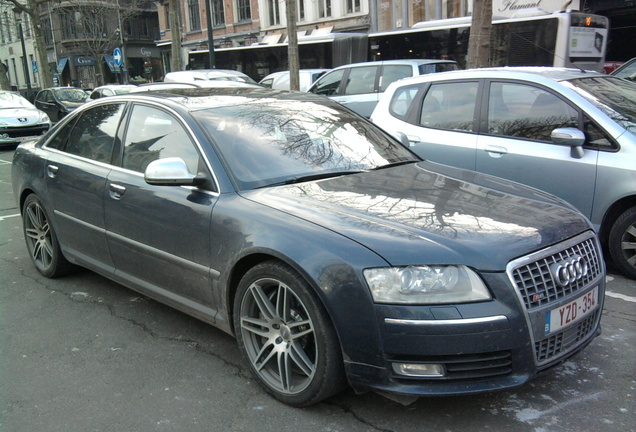 Audi S8 D3