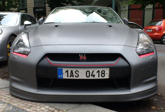 Nissan GT-R