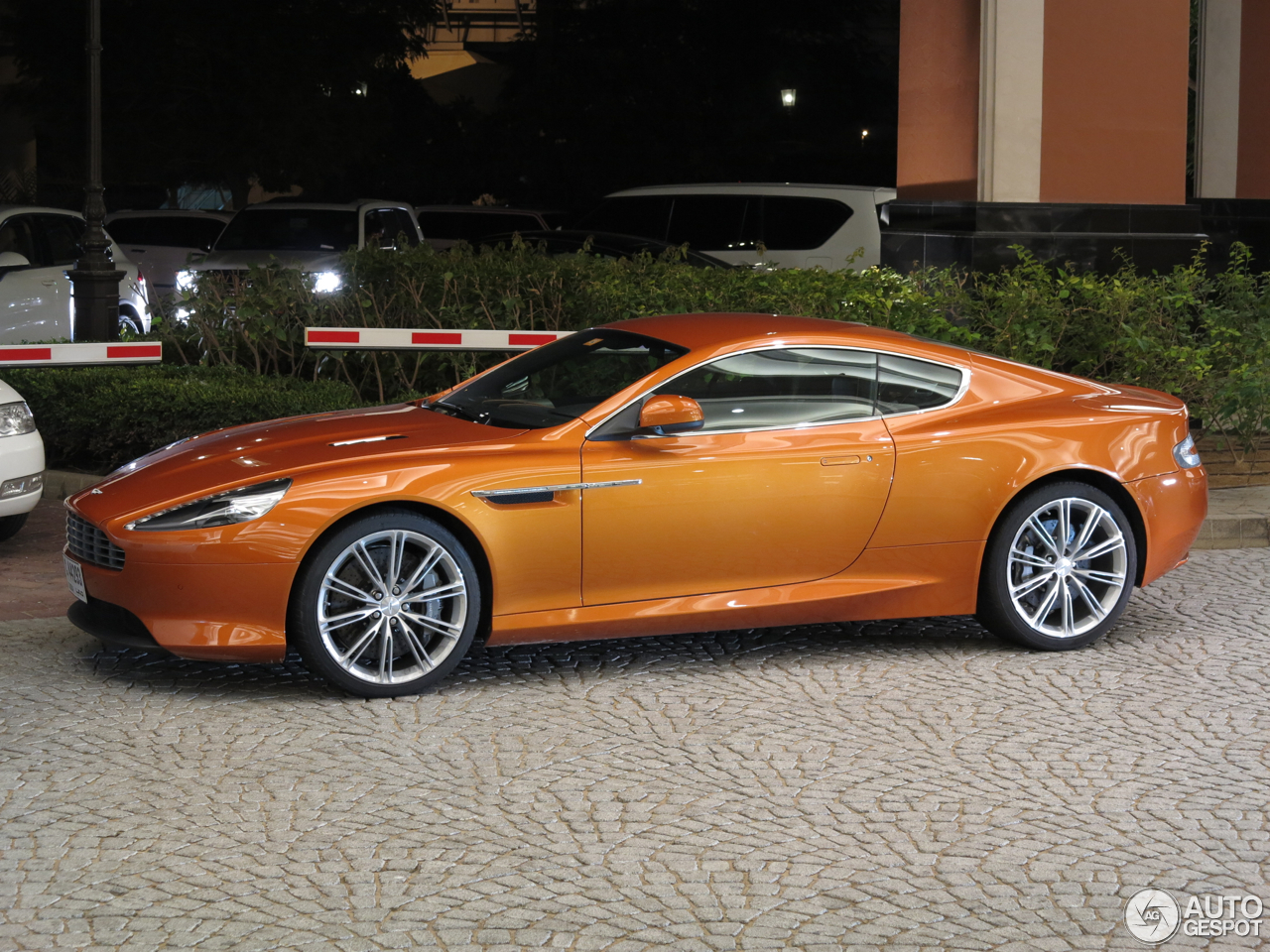 Aston Martin Virage 2011