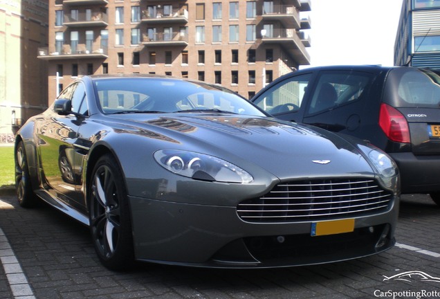 Aston Martin V12 Vantage