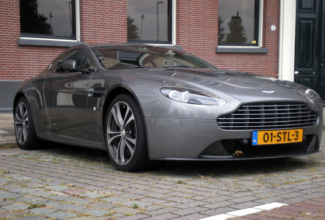 Aston Martin V12 Vantage