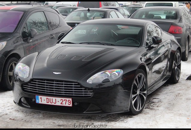 Aston Martin V12 Vantage Carbon Black Edition