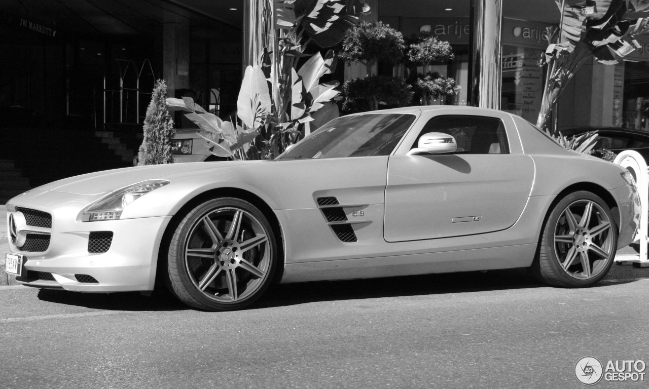 Mercedes-Benz SLS AMG