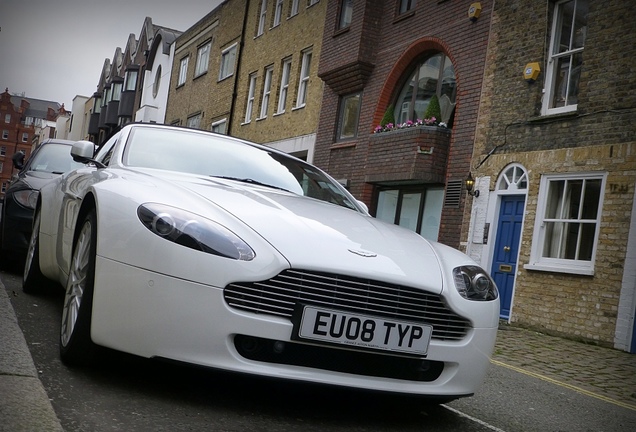 Aston Martin V8 Vantage Roadster