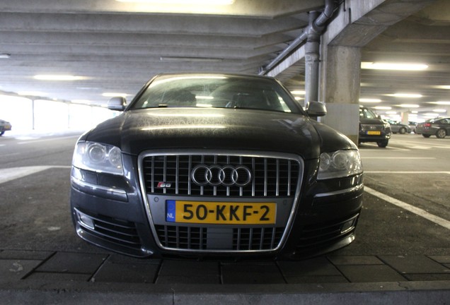 Audi S8 D3