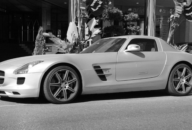 Mercedes-Benz SLS AMG