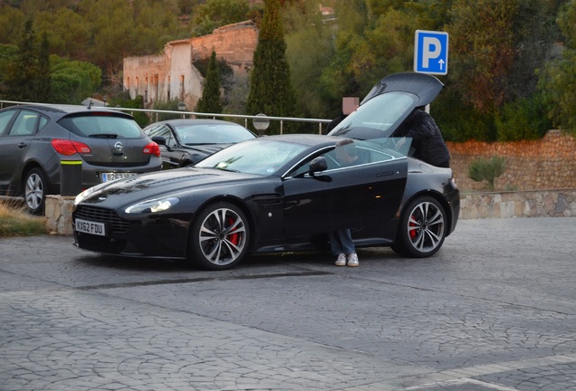 Aston Martin V12 Vantage Carbon Black Edition