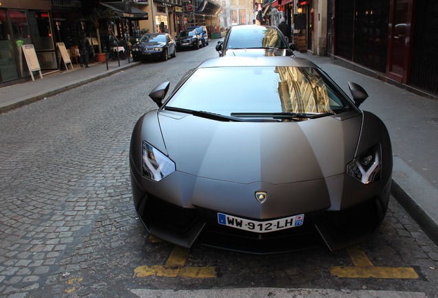 Lamborghini Aventador LP700-4