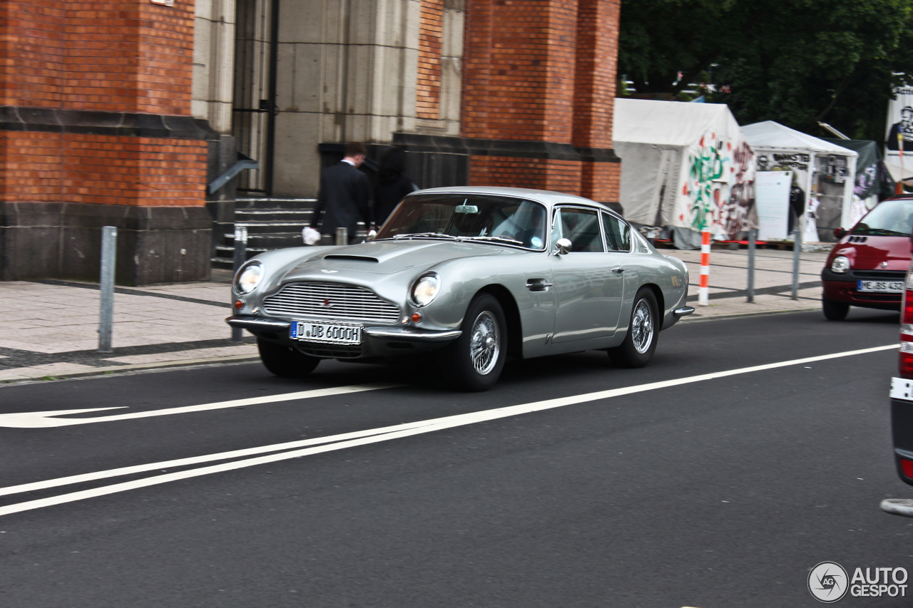 Aston Martin DB6 Vantage MKI