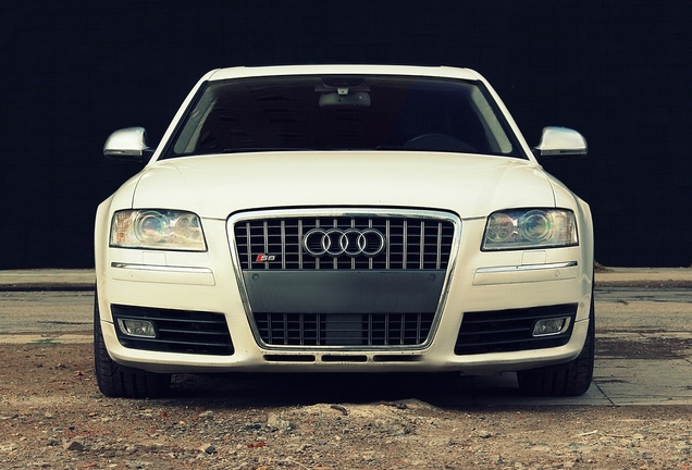 Audi S8 D3