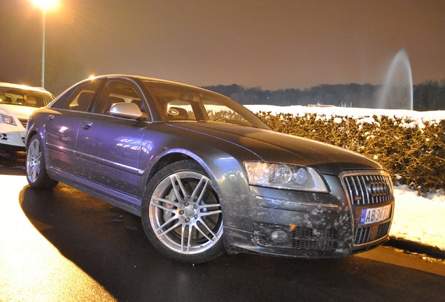 Audi S8 D3