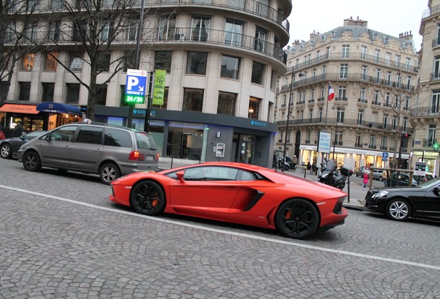 Lamborghini Aventador LP700-4