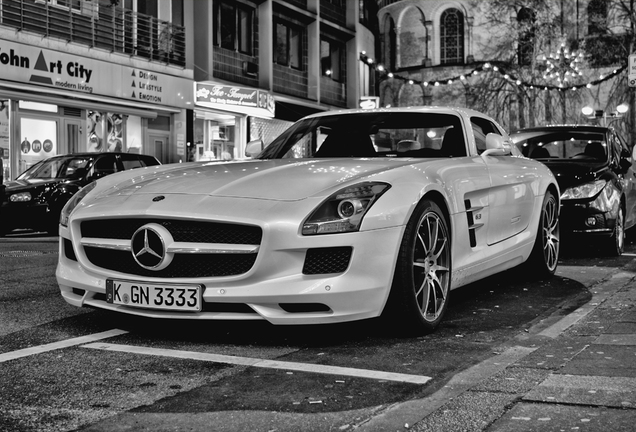 Mercedes-Benz SLS AMG