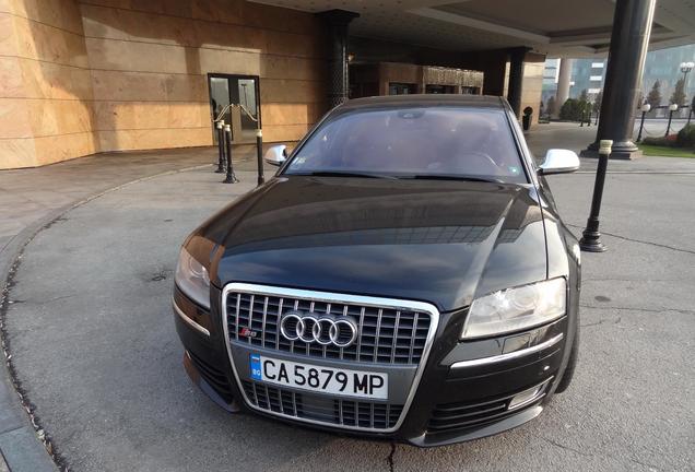 Audi S8 D3