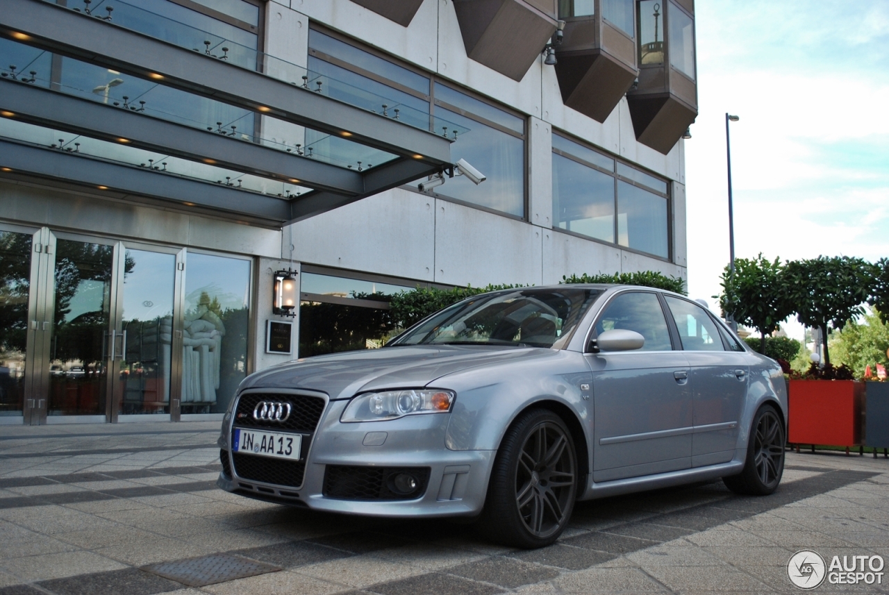 Audi RS4 Sedan