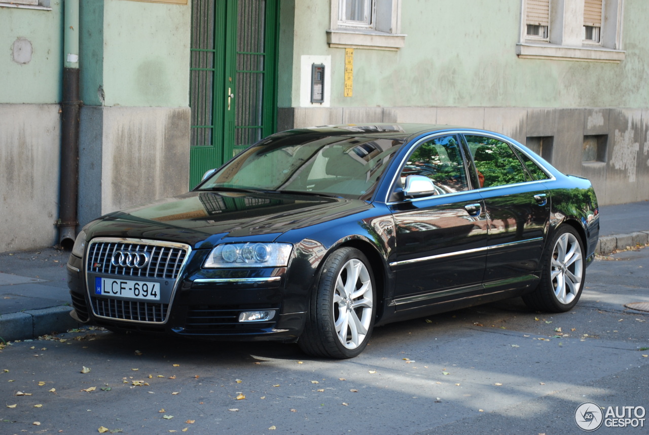 Audi S8 D3